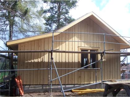 Garage mit Holzfassade